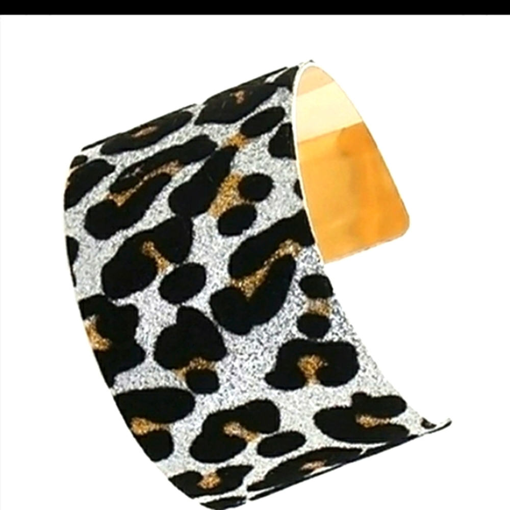 * 2 *  ^TWO^ BRAND NEW, Cuff animal print bracelets